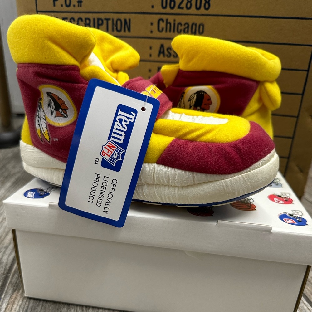 NFL Pair of Childrens Washington Redskins Team  Slippers New in Box With Tags